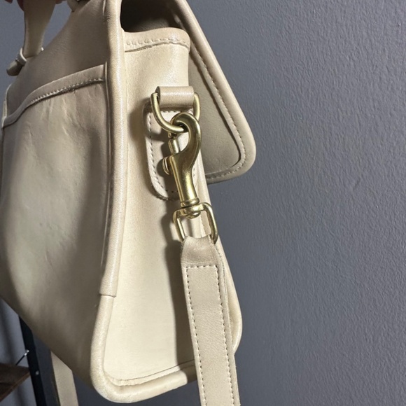 Vintage Coach Court - Picture 8 of 15